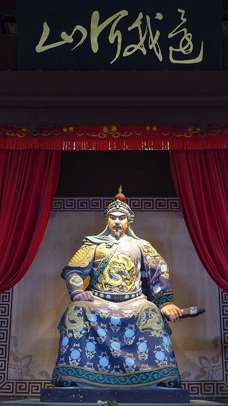 浙江杭州,岳王庙内的岳飞坐像及"还我河山"巨匾.视觉中国 图