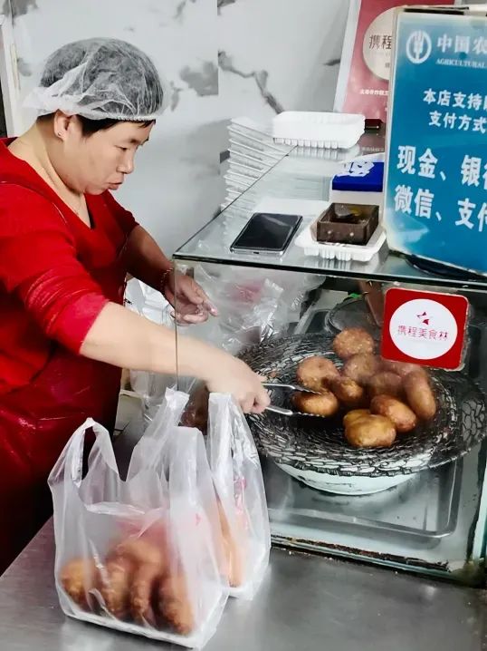 法海寺炸糕，图片来源：小红书@老廉和小张