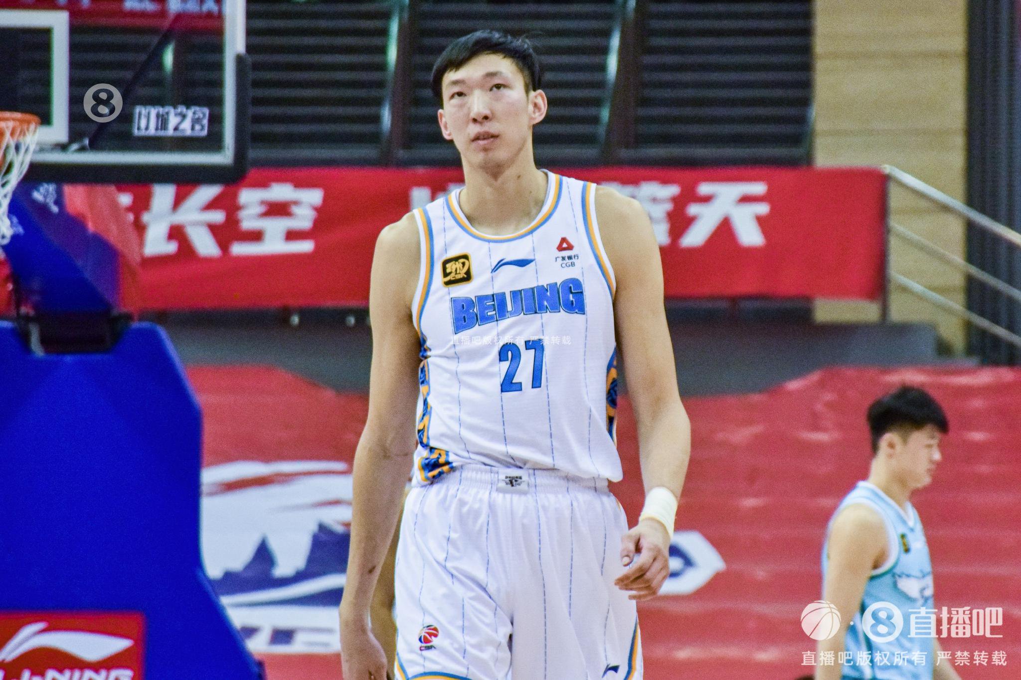 😫尽力了!周琦15中11高效空砍26分13板2帽 正负值+6全队最高|周琦|北京_新浪新闻