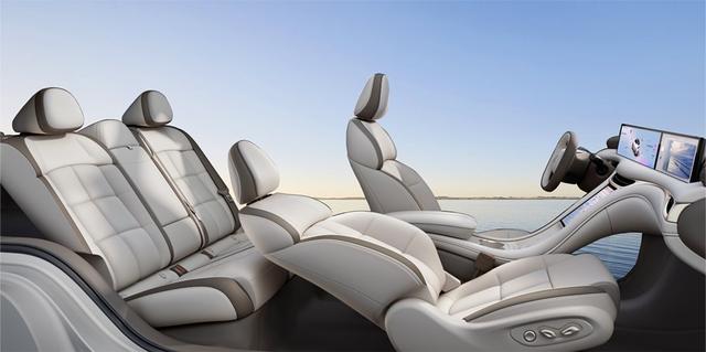 【图：副驾太空座椅】