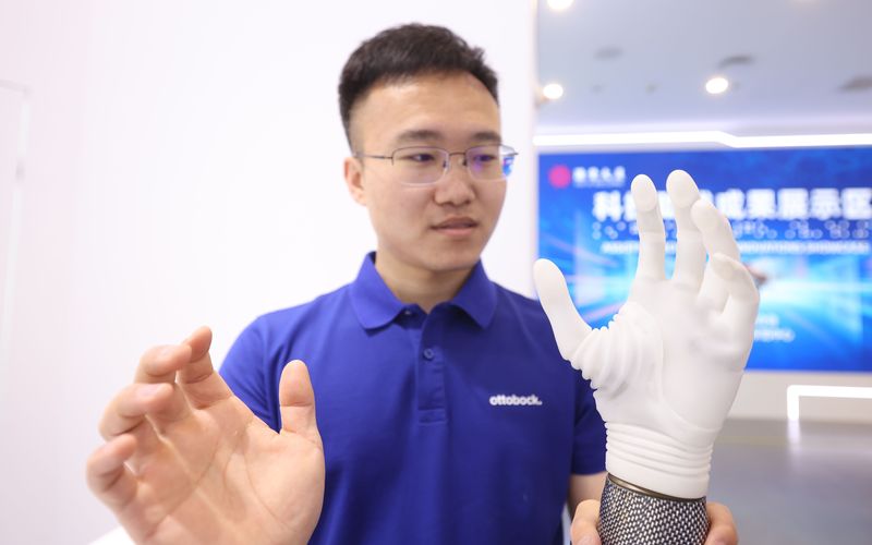 智能仿生手展示。新京报记者 王贵彬 摄