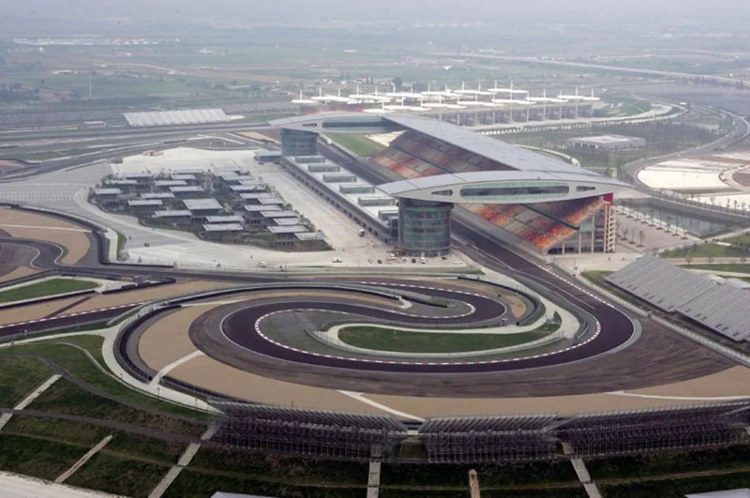 实际使用的，也仅是赛车场的一角