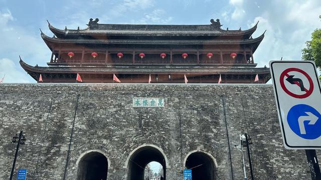 凤阳饱读楼。此相片为旅客于2023年7月拍摄