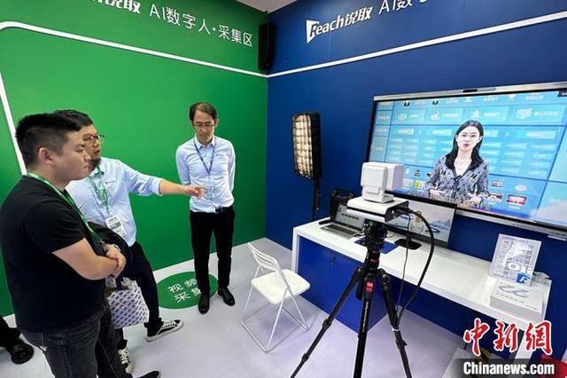 5月23日，吉林长春，在第63届高等教育博览会上，参展商展示AI数字人技术。 郭佳 摄