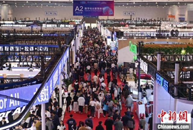 5月23日，第63届高等教育博览会在长春开幕，6000余家院校和企业参展。中新社记者 张瑶 摄