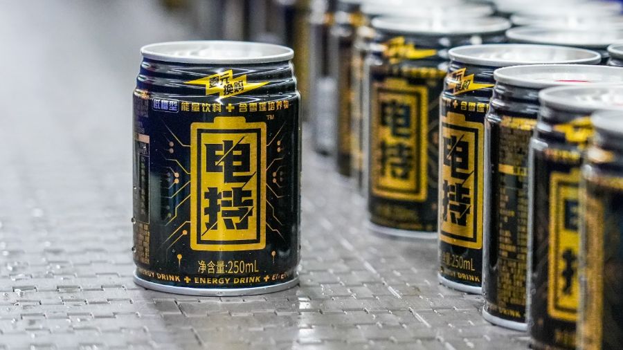 (乌苏啤酒推出的电持,来自嘉士伯在欧洲的功能饮料Battery,企业供图)