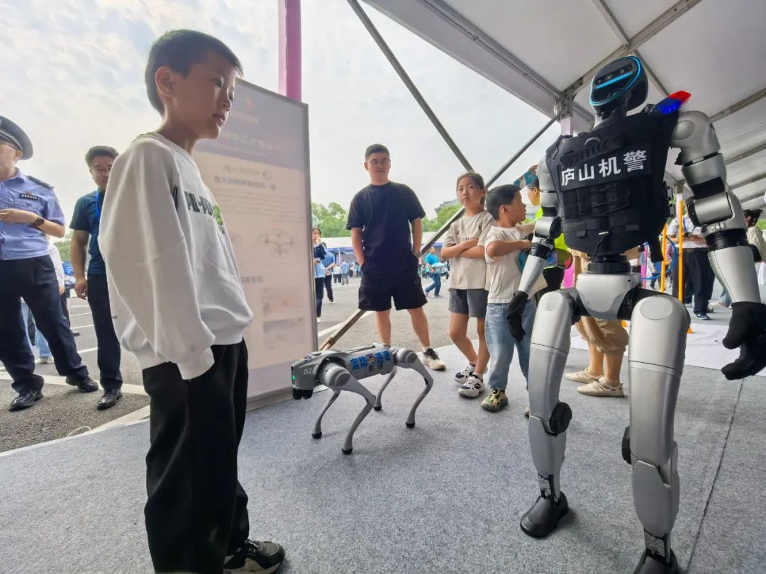 5月24日，2025年江西省暨九江市科技活动周在长江国家文化公园九江城区段拉开序幕。科技日报记者 魏依晨 摄