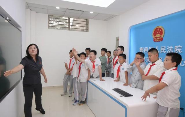 “如果遇见校园欺凌要勇敢说不，保护自己！”