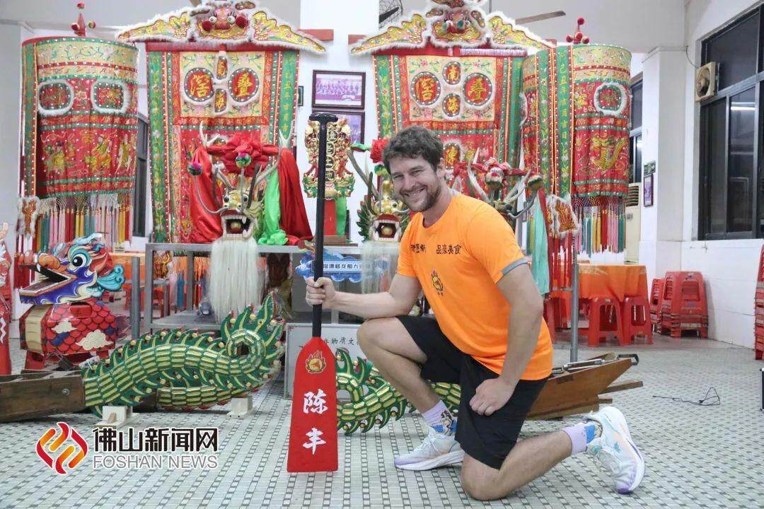 德国小伙勇闯佛山叠滘龙船漂移,成为首位外籍“扒仔”|佛山市|广东省|陈丰村龙船基地|刘业漳|赛区_新浪新闻