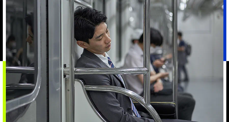 在县城工作时，高级管理人员到达了一家大型工