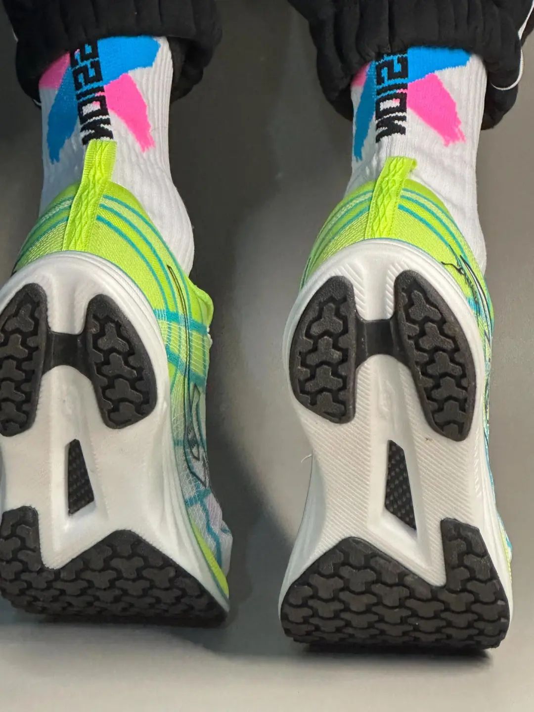 碳板跑鞋风靡校园！是“体考神器”还是“毁脚凶器”？