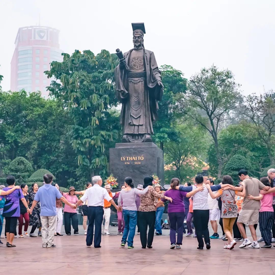 公园内，晨练的人群中中老年人占多数，图：shutterstock
