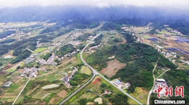 图为庐山西海风景名胜区巾口乡上畈村。 郭火平 摄