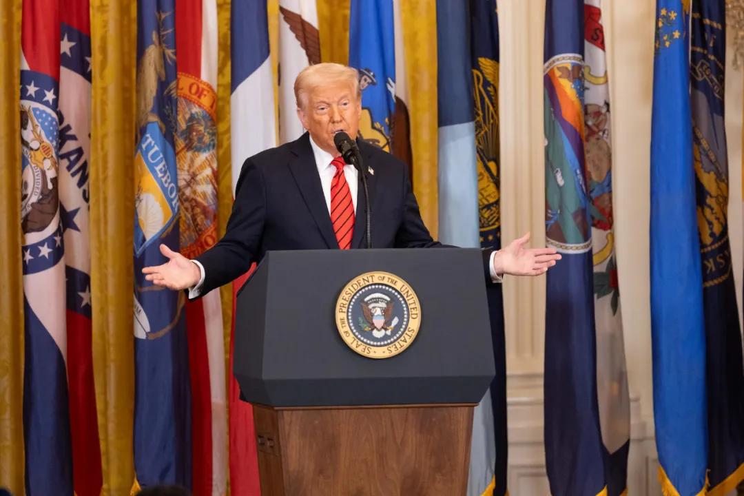 3月20日，美国总统特朗普在华盛顿白宫签署行政令前讲话。新华社记者胡友松摄