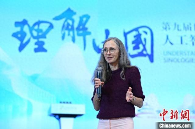 德国埃尔朗根-纽伦堡大学副校长、汉学家白安雅作主旨演讲。 中新网记者 陈楚红 摄