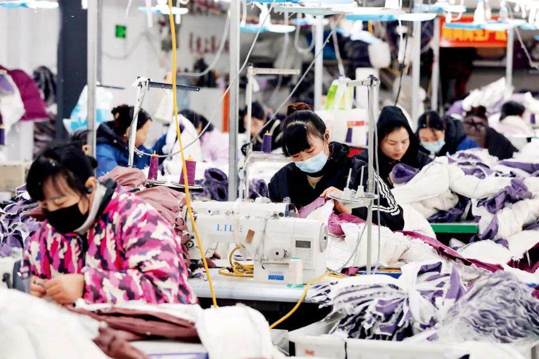 “妈妈岗”被指低薪没社保，应如何更好保障生育人群的劳动权益？