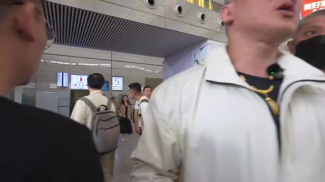台湾网红馆长陈之汉6月14日前往杭州,体验高铁行程,关键有靠背|台湾省|高铁|杭州市_新浪新闻