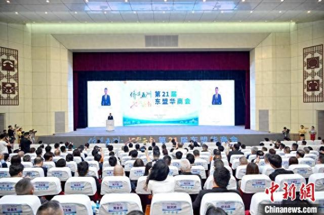 6月14日，“侨连五洲·七彩云南”——第21届东盟华商会在云南省德宏州开幕。主办方 供图