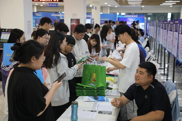 招聘会_2025年内蒙古大学创业学院招聘会 _ 高校毕业生就业机会 