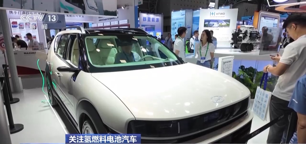 氢<em>燃料</em><em>电池</em><em>汽车</em>“组团破圈” 出租、物流、环卫全都“氢”装上阵