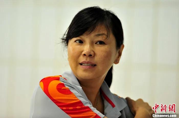 周继红被聘为国家跳水队总教练,3月曾办退休手续