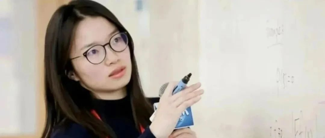 真正的大女主!34岁王虹教授回北大讲课,台下座无虚席,韦神占前排听课|王虹|数学|韦东奕|北京大学_新浪新闻