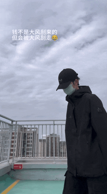 主人给狗子喂不喜欢的菜，狗子前一秒乖乖入口，下一秒直接tui垃圾桶...狗子：意思意思得了，你懂我的意思吗...