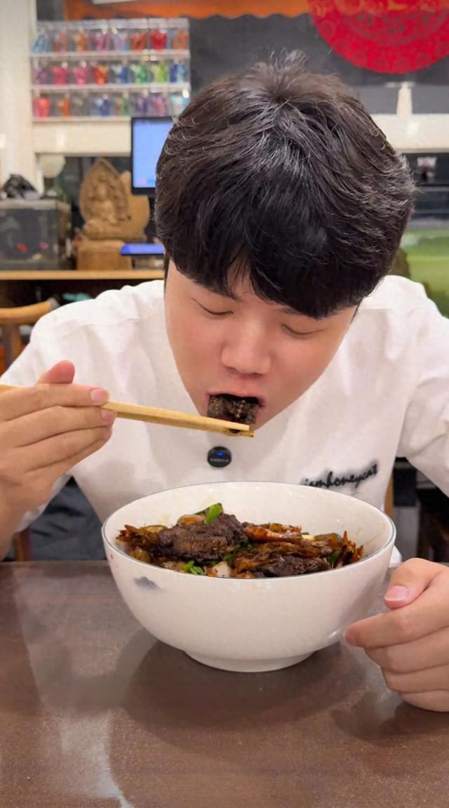 558元一碗面遭质疑。图/视频截图