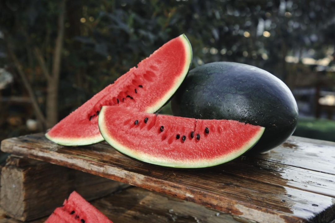 …一文看懂十个热门西瓜品种,三招教你抱走"梦中情瓜"