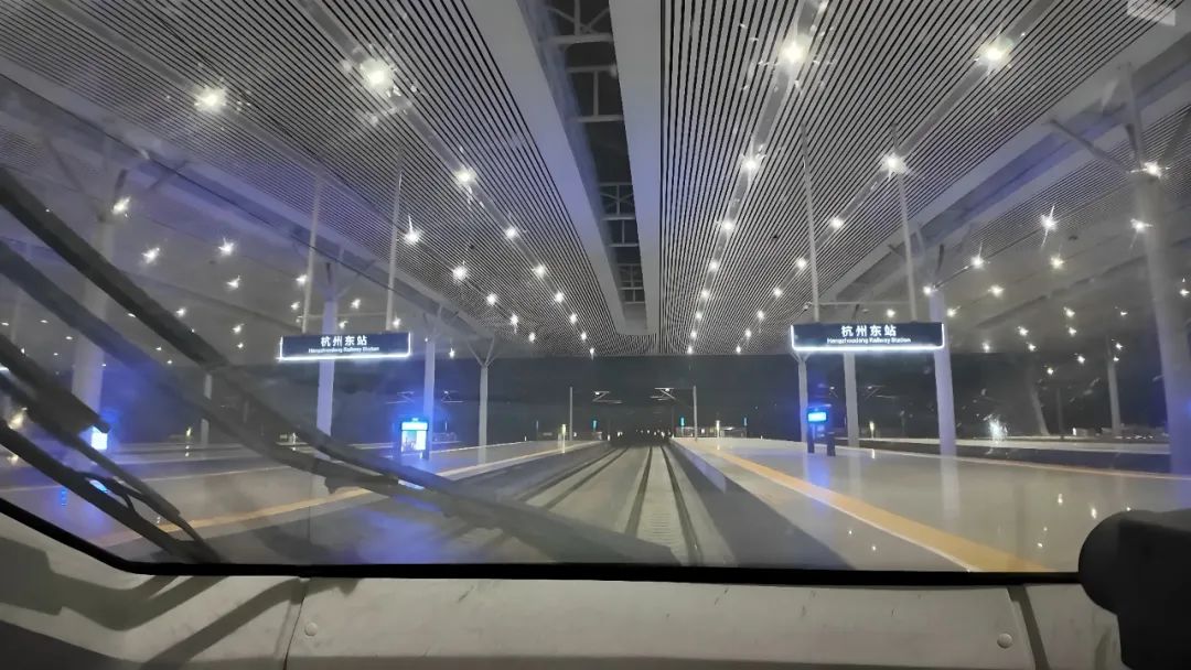 实验完成了！这种高速导轨的速度增加到350 km/