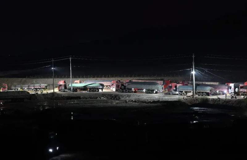 管理“ 100吨的国王”卡车,并将使用“超负荷和