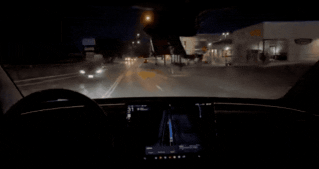 ▲Robotaxi多次出现超速现象
