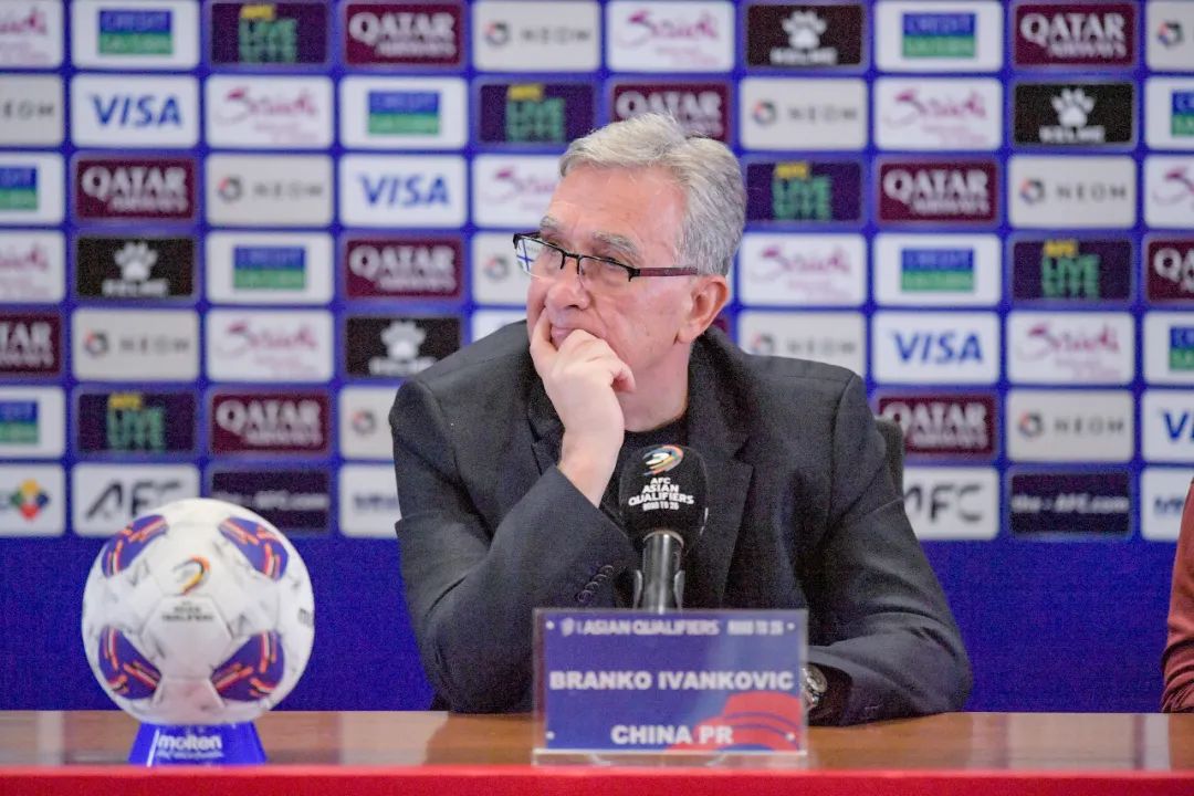 6月5日，中国队主教练伊万科维奇在赛后发布会上。新华社发