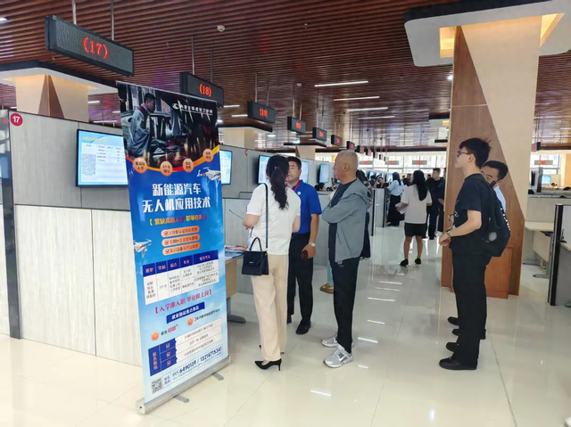 呼和浩特市助企行动招聘会_招聘会_政校企合作平台搭建