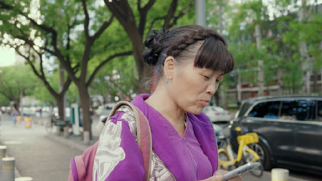 范雨素8年后仍做育儿嫂,每周看《但是还有书籍》|但是还有书籍_新浪新闻