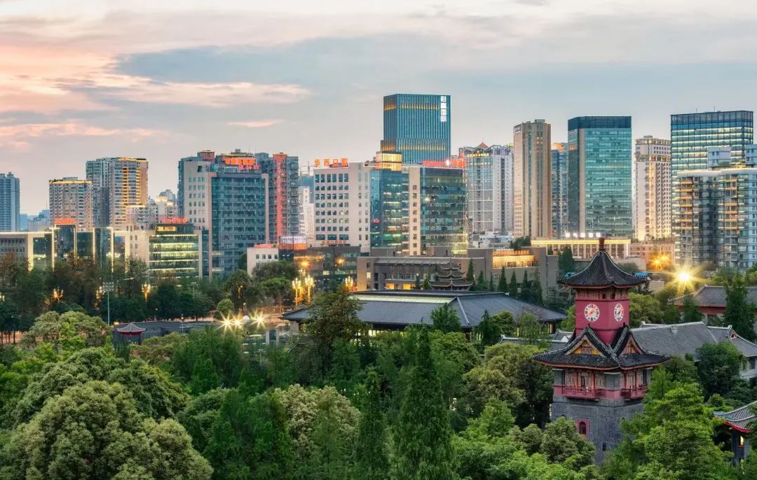 曹立军在武侯区宣讲省委十二届七次全会精神并调研