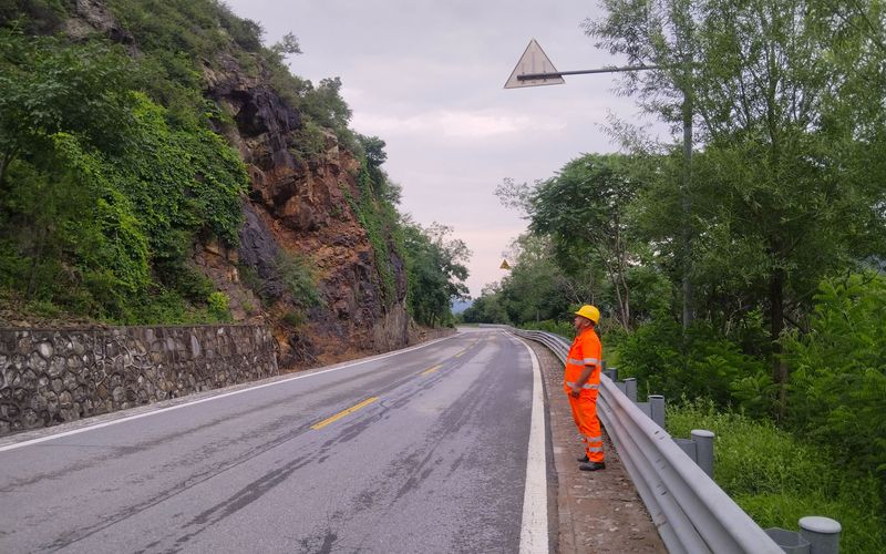 在大雨之前，建立了预防洪水的人员，并计划在