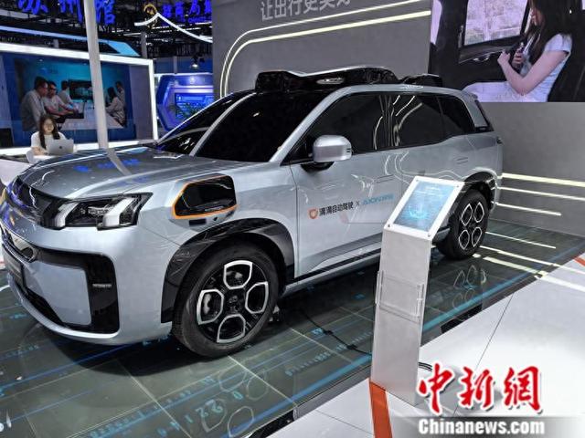 第十七届国际交通技术与设备展览会上，自动驾驶车引人关注。 中新网 张尼 摄