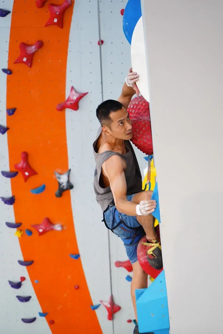 周渤在其创立的咸鱼攀岩馆｜受访者供图