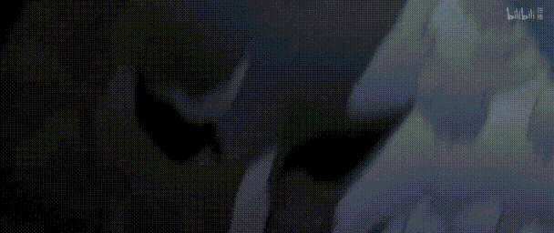 星熊举盾砸下那一刻动作的顿挫，和重盾落地的烟尘