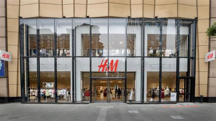 超1500平方米的H&M北京悠唐门店