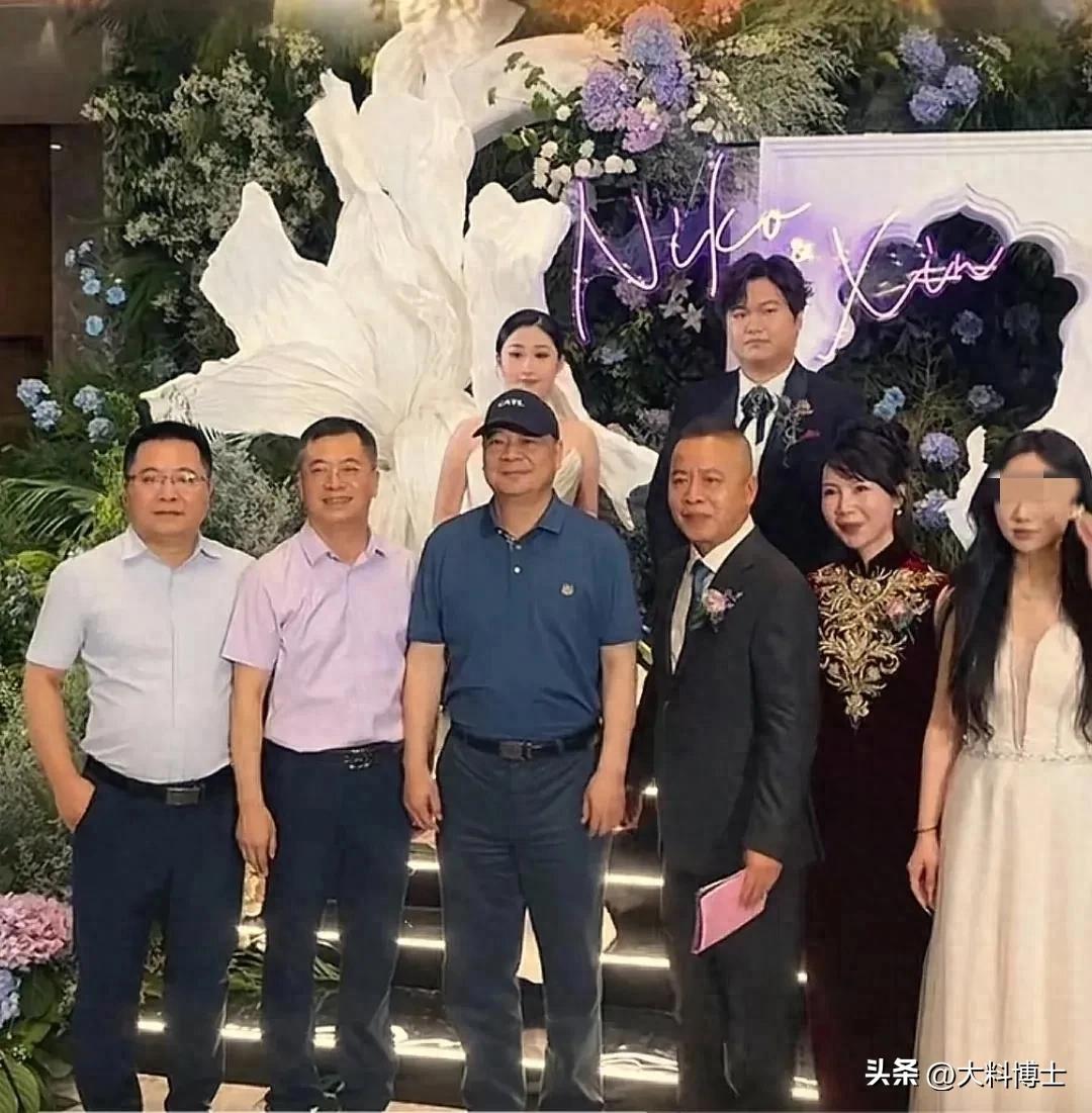 曾毓群现身侄子婚礼现场,宁德时代家族喜事奢华曝光:富丽堂皇