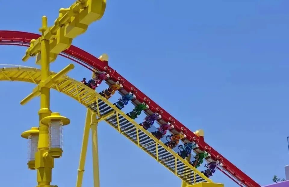 十余名游客被挂在半空中/图源：广州日报