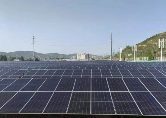 光伏、风电、储能互补，在这里实现了100%的绿电消纳。