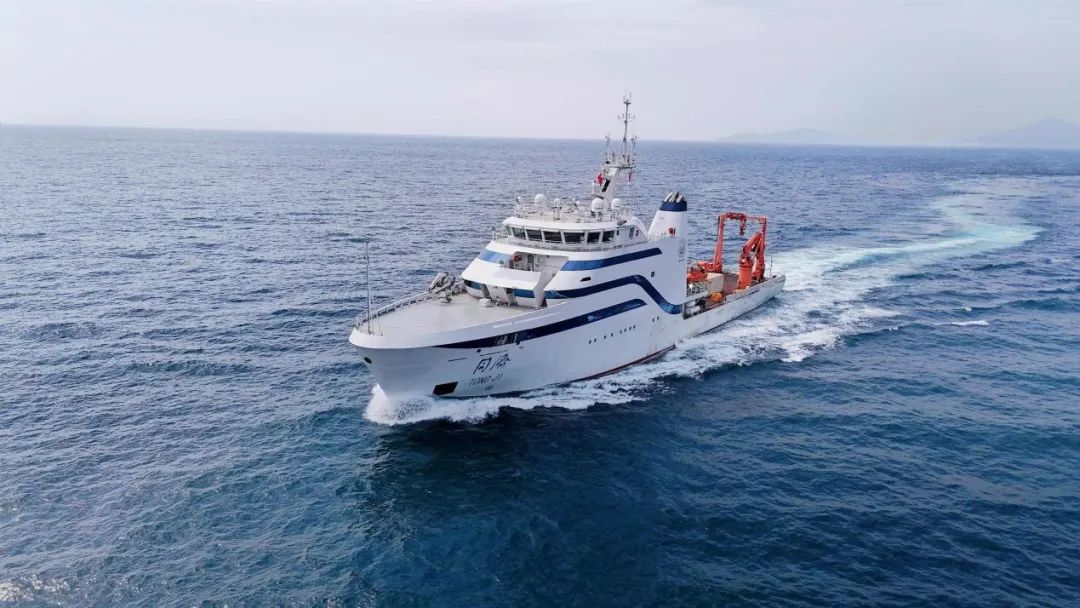 我国家的第一艘船今天交付了！