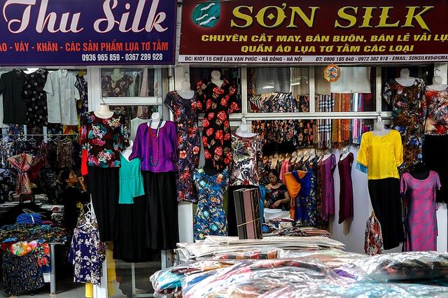  越南河内的服装店 视觉中国