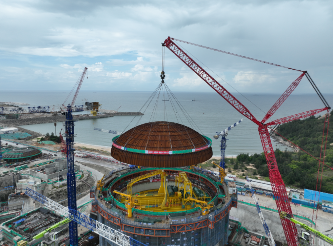 成功吊装就位！