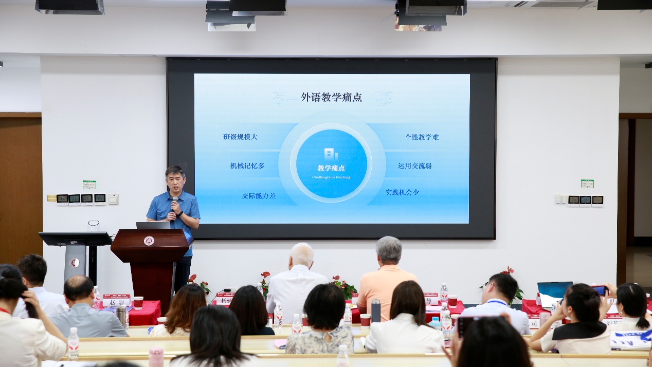 华东师大外语学院教育技术中心主任李征发布智能教育产品“AI英语GO”