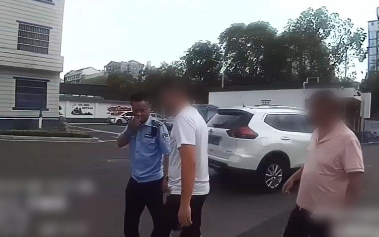 7月6日下午，出入境等多警种开展查找，提前办好了旅游护照，图源：湖北省公安厅