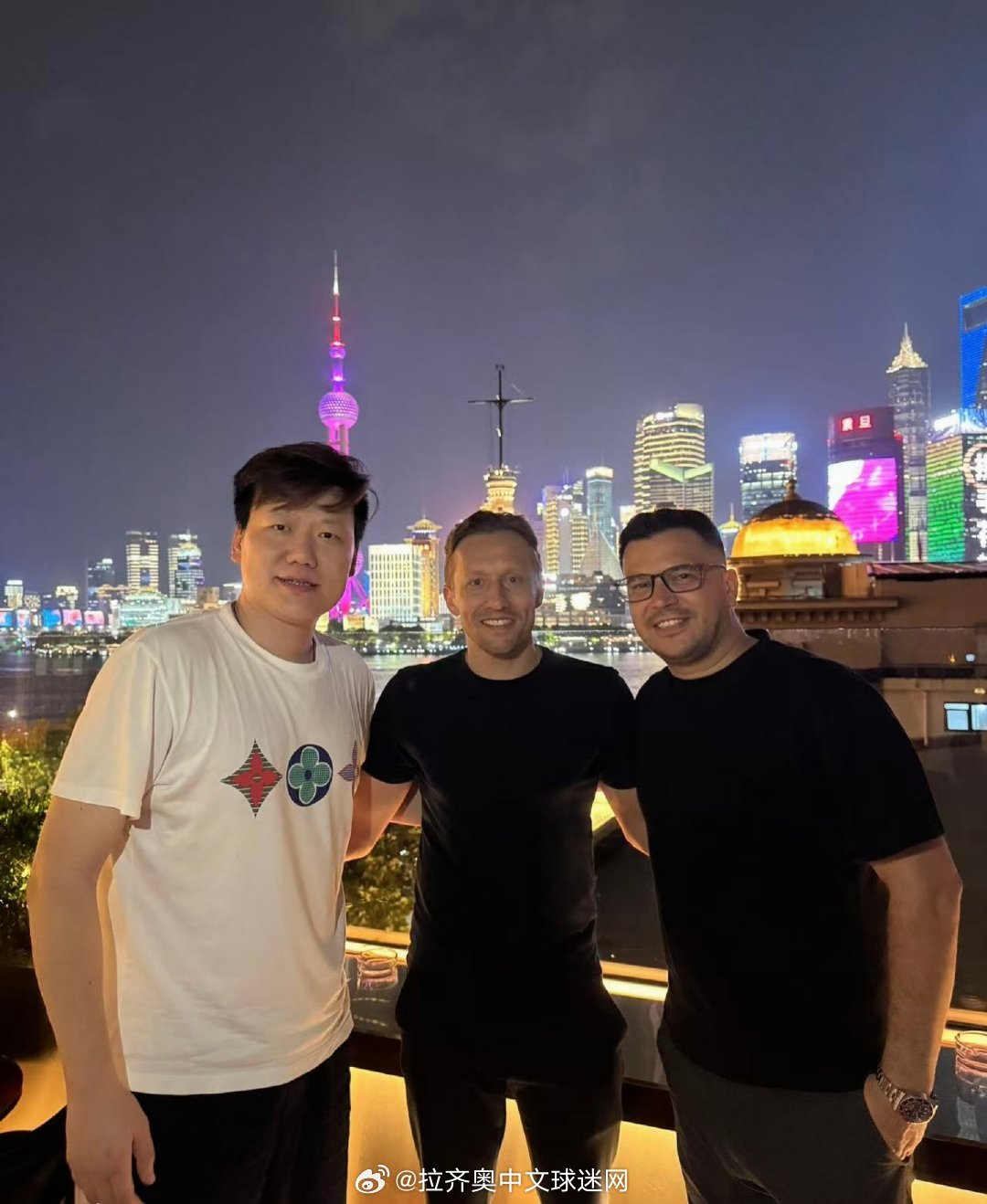 卢萌萌的中国之旅,现在正在浦东机场等飞机去HK|卢卡斯·雷瓦|中国_新浪新闻